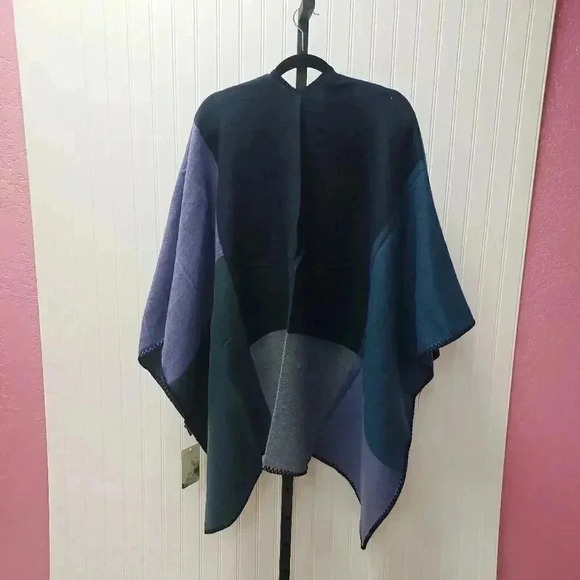 L.I.B. Blue/Green/Gray Colorblock Cape Brand New - Picture 4 of 5